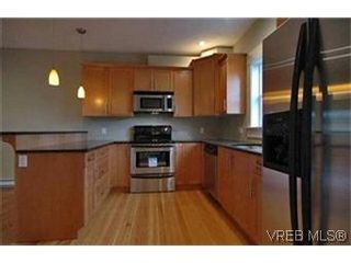 Photo 4: 156 Linden Ave in VICTORIA: Vi Fairfield West Half Duplex for sale (Victoria)  : MLS®# 421045