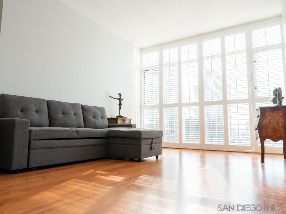 Main Photo: DOWNTOWN Condo for sale : 2 bedrooms : 850 Beech Street #907 in San Diego