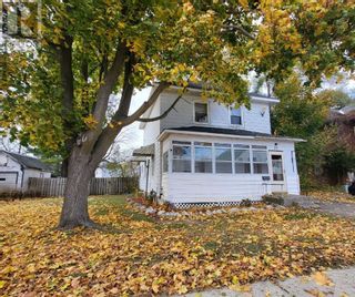 Photo 1: 28 MONTAGUE STREET in Smiths Falls: House for sale : MLS®# 1367886
