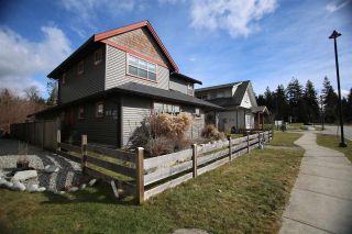 Photo 2: 1036 WOODSWORTH Road in Gibsons: Gibsons & Area House for sale (Sunshine Coast)  : MLS®# R2140231