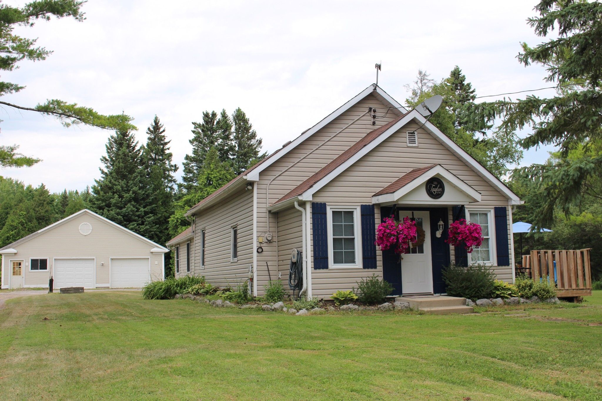Main Photo: 386 Taylor Road in Burnley: House for sale : MLS®# 140856