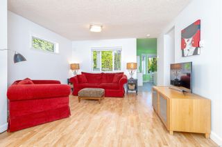 Photo 4: 5 2921 Cook St in Victoria: Vi Mayfair Row/Townhouse for sale : MLS®# 931831
