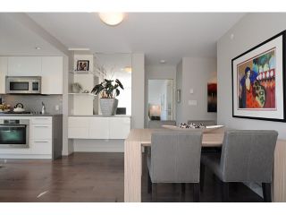 Photo 6: 2302 1408 STRATHMORE Mews in Vancouver: Yaletown Condo for sale in "West One" (Vancouver West)  : MLS®# V1086401