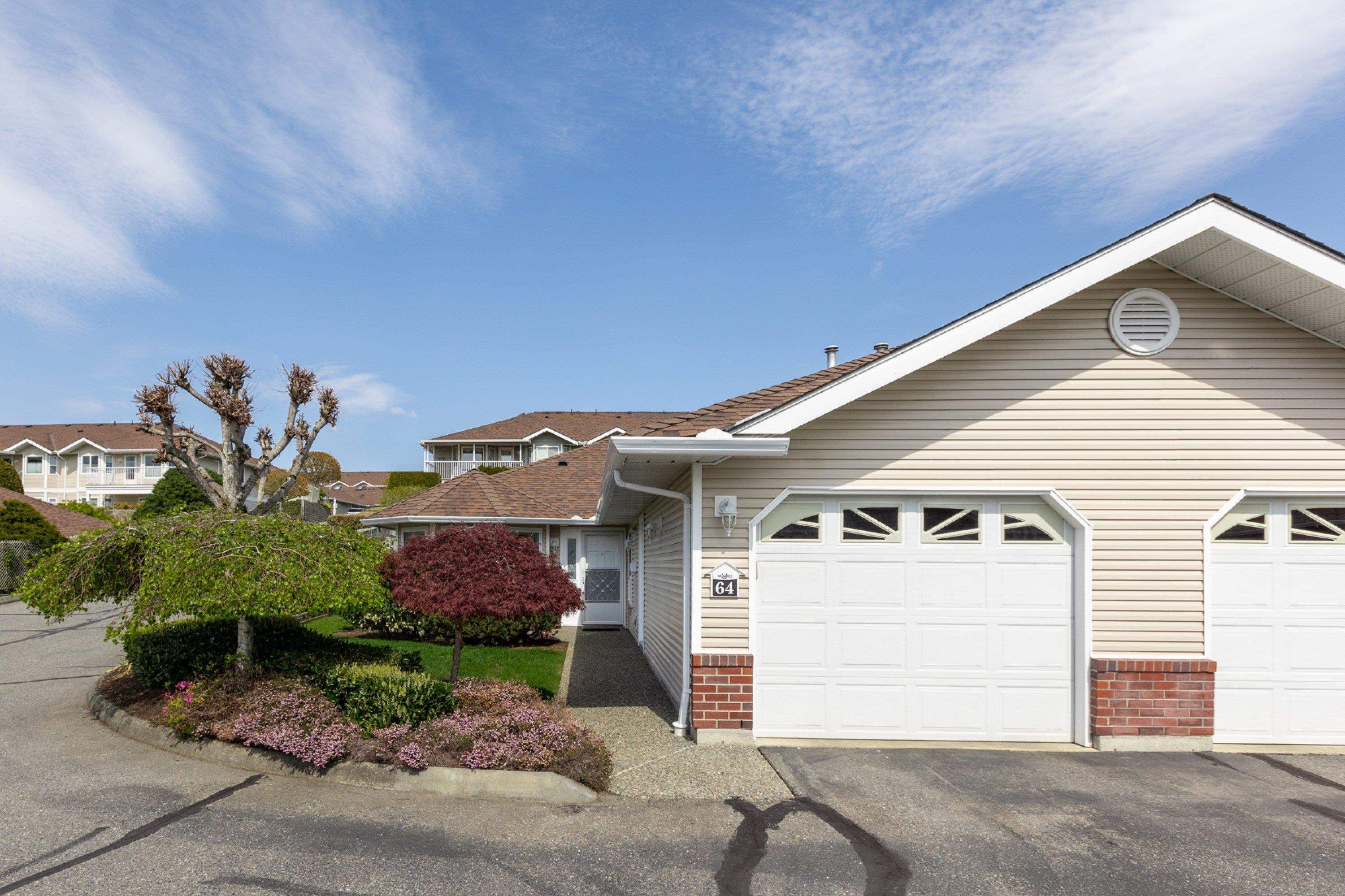 Main Photo: 64 1973 WINFIELD Drive in Abbotsford: Abbotsford East Townhouse for sale in "Belmont Ridge" : MLS®# R2694701