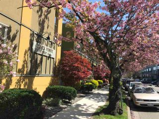 Photo 1: 30 795 W 8TH Avenue in Vancouver: Fairview VW Townhouse for sale in "Dover Pointe" (Vancouver West)  : MLS®# R2281073