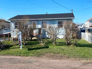Photo 1: 3336 Hinchey Avenue in New Waterford: 204-New Waterford Residential for sale (Cape Breton)  : MLS®# 202210200