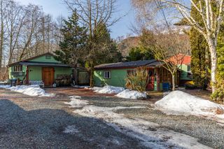Photo 2: 1264 VANCOUVER Street in Squamish: Downtown SQ House for sale : MLS®# R2652835