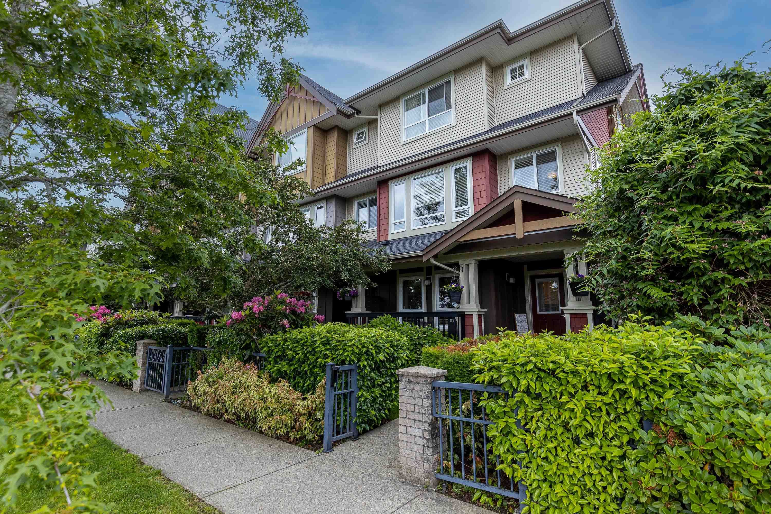Main Photo: 10 7088 191 Street in Surrey: Clayton Townhouse for sale in "Montana" (Cloverdale)  : MLS®# R2701514