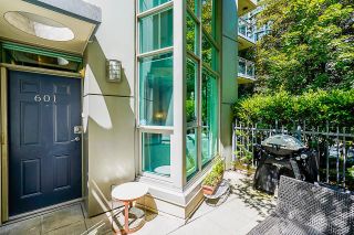 Main Photo: 601 JERVIS Street in Vancouver: Coal Harbour Townhouse for sale in "Classico" (Vancouver West)  : MLS®# R2821730