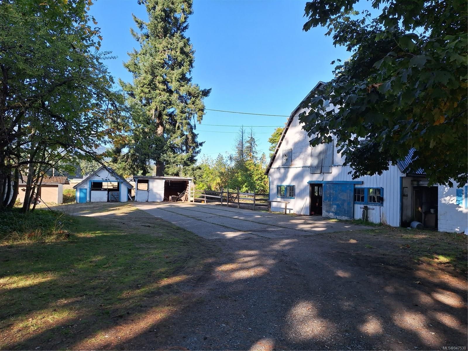 Main Photo: 2453 East Wellington Rd in Nanaimo: Na Central Nanaimo House for sale : MLS®# 947530