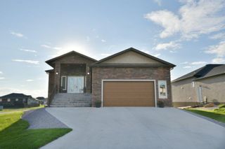 Photo 1: 2 TOWLER Way: Oakbank Residential for sale (R04)  : MLS®# 202107448