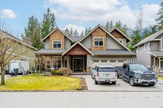 Photo 1: 3 1355 DEPOT Road in Squamish: Brackendale House for sale : MLS®# R2760882
