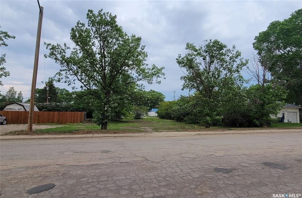 Main Photo: 329 1st Avenue West in Unity: Lot/Land for sale : MLS®# SK930856