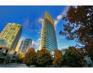 Photo 3: 1502 1009 EXPO Boulevard in Vancouver: Downtown VW Condo for sale in "LANDMARK 33" (Vancouver West)  : MLS®# V680406