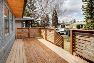 Photo 2: 52 Kentish Drive SW in Calgary: Kingsland Detached for sale : MLS®# A1096384