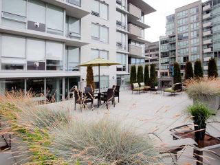 Photo 1: 307 1675 W 8TH Avenue in Vancouver: Fairview VW Condo for sale in "CAMERA" (Vancouver West)  : MLS®# V842603