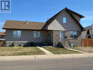 Photo 1: 514 Sprague Way SE in Medicine Hat: Multi-family for sale : MLS®# A2080633