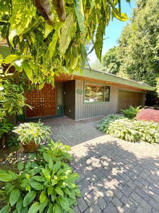 Photo 2: 4250 YUCULTA Crescent in Vancouver: University VW House for sale (Vancouver West)  : MLS®# R2786923