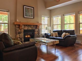 Photo 3: 43585 FROGS Hollow in Cultus Lake: Lindell Beach House for sale in "THE COTTAGES AT CULTUS LAKE" : MLS®# R2241742