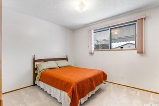 Photo 11: 243 Ottawa Avenue South in Saskatoon: Meadowgreen Residential for sale : MLS®# SK914536
