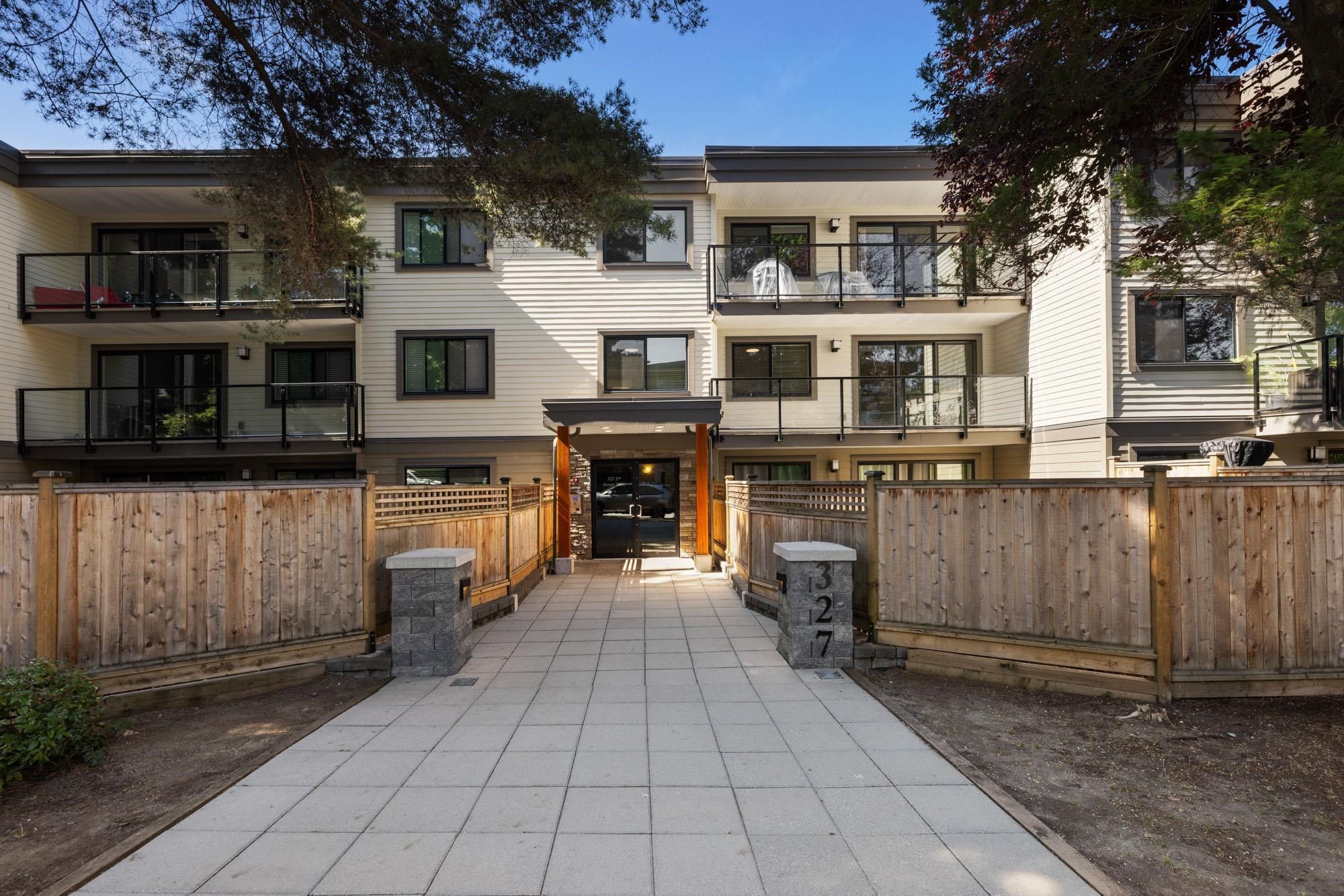 Main Photo: 205 327 W 2ND Street in North Vancouver: Lower Lonsdale Condo for sale : MLS®# R2822219