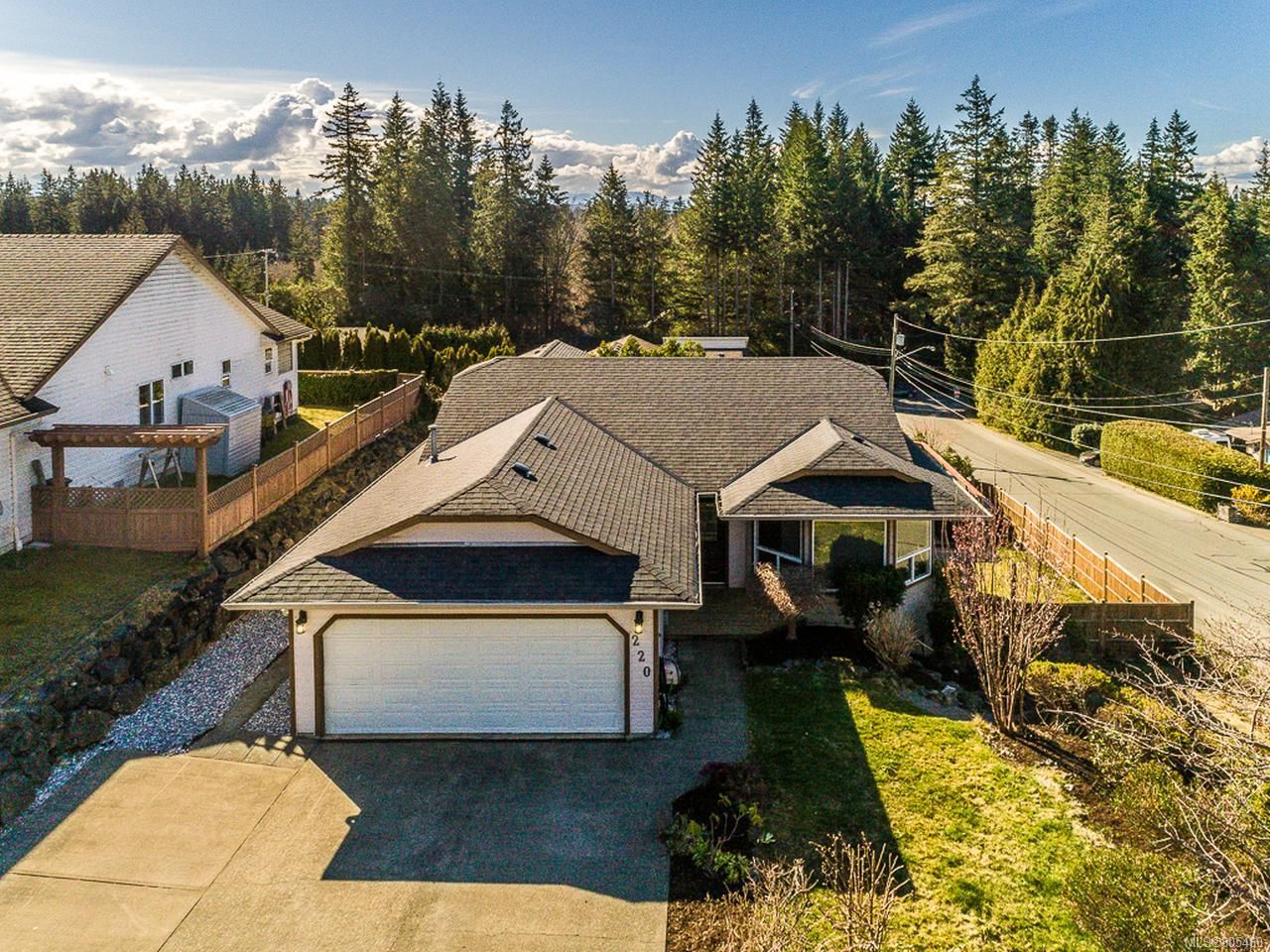 Main Photo: 220 STRATFORD DRIVE in CAMPBELL RIVER: CR Campbell River Central House for sale (Campbell River)  : MLS®# 805460