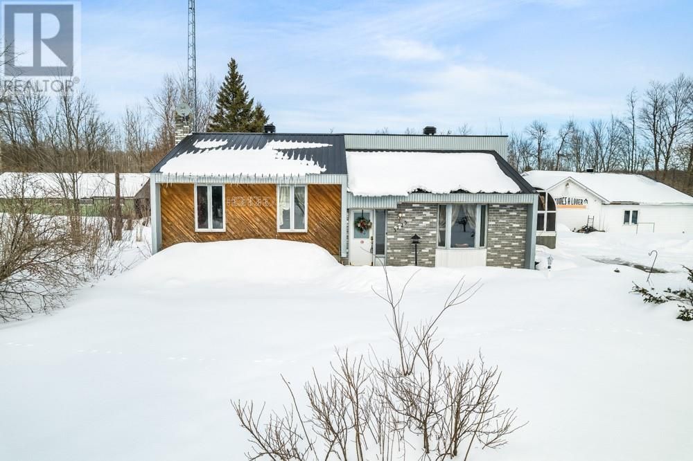 Main Photo: 3725 PATTEE ROAD in Hawkesbury: House for sale : MLS®# 1330447