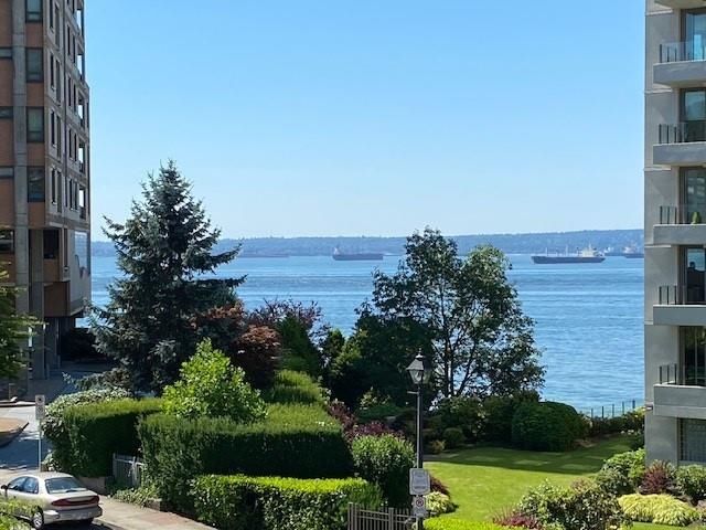 Main Photo: 307 2271 BELLEVUE Avenue in West Vancouver: Dundarave Condo for sale in "THE ROSEMONT ON BELLEVUE" : MLS®# R2711891