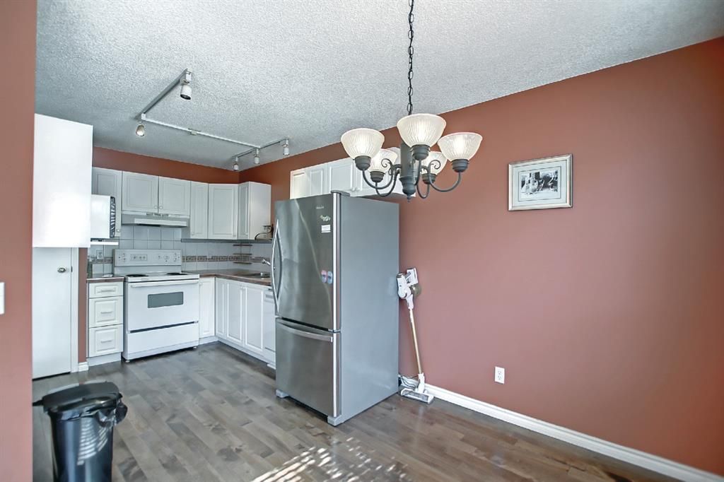 Photo 8: Photos: 25 Sandpiper Link NW in Calgary: Sandstone Valley Row/Townhouse for sale : MLS®# A1143178