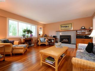Photo 2: 10194 Third St in SIDNEY: Si Sidney North-East House for sale (Sidney)  : MLS®# 797387