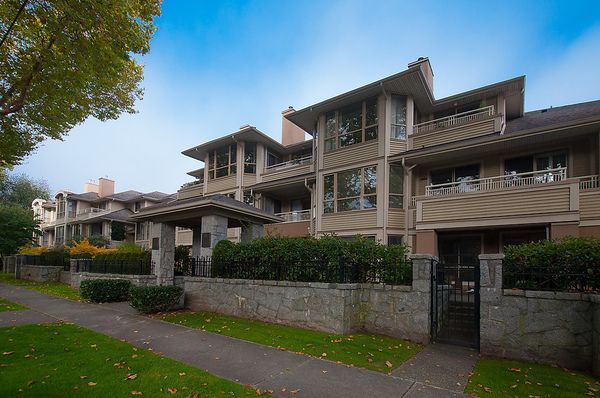 Main Photo: # 311 3755 W 8TH AV in Vancouver: Point Grey Condo for sale in "THE CUMBERLAND" (Vancouver West)  : MLS®# V1040579