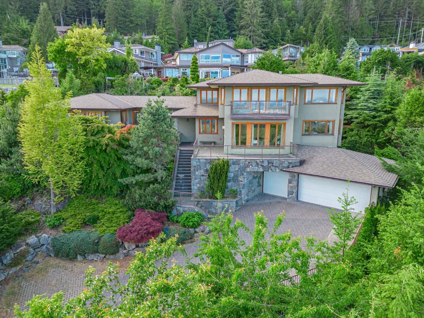 Main Photo: 1035 CRESTLINE Road in West Vancouver: British Properties House for sale : MLS®# R2822500