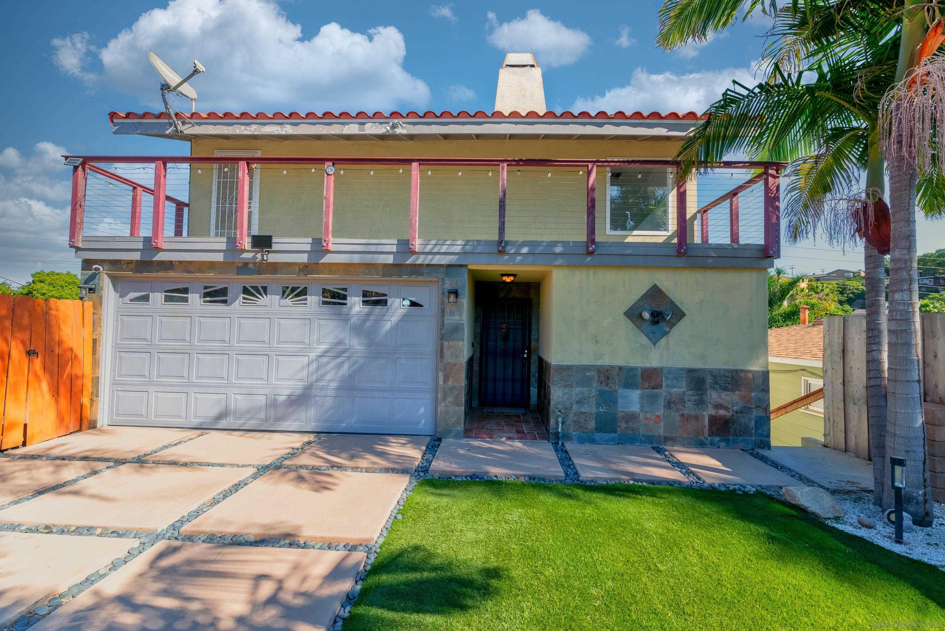 Main Photo: POINT LOMA House for sale : 3 bedrooms : 3550 Wawona Dr in San Diego