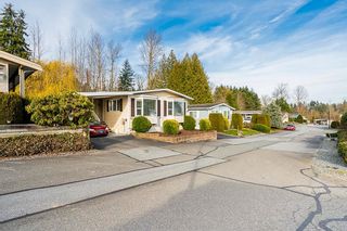 Photo 2: 29 27111 0 Avenue in Langley: Aldergrove Langley Manufactured Home for sale in "Pioneer Park" : MLS®# R2860744