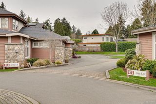 Photo 1: 3 974 Sutcliffe Rd in Saanich: SE Cordova Bay Row/Townhouse for sale (Saanich East)  : MLS®# 897913