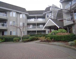 Photo 1: 209 2020 CEDAR VILLAGE Crescent in North Vancouver: Lynn Valley Condo for sale in "Kirkstone Gardens" : MLS®# V812386