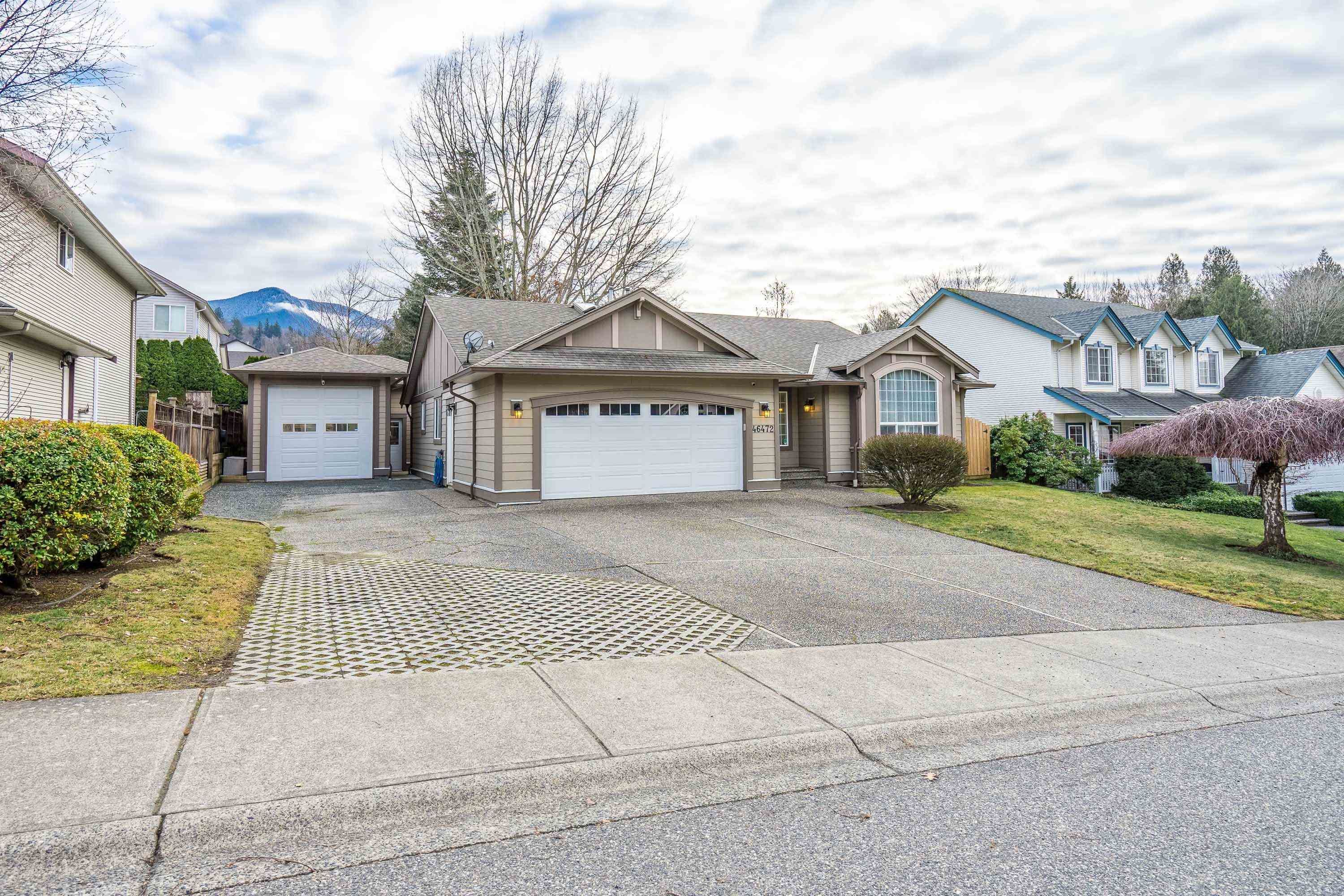 Main Photo: 46472 EDGEMONT Place in Chilliwack: Promontory House for sale in "The Highlands" (Sardis)  : MLS®# R2848178