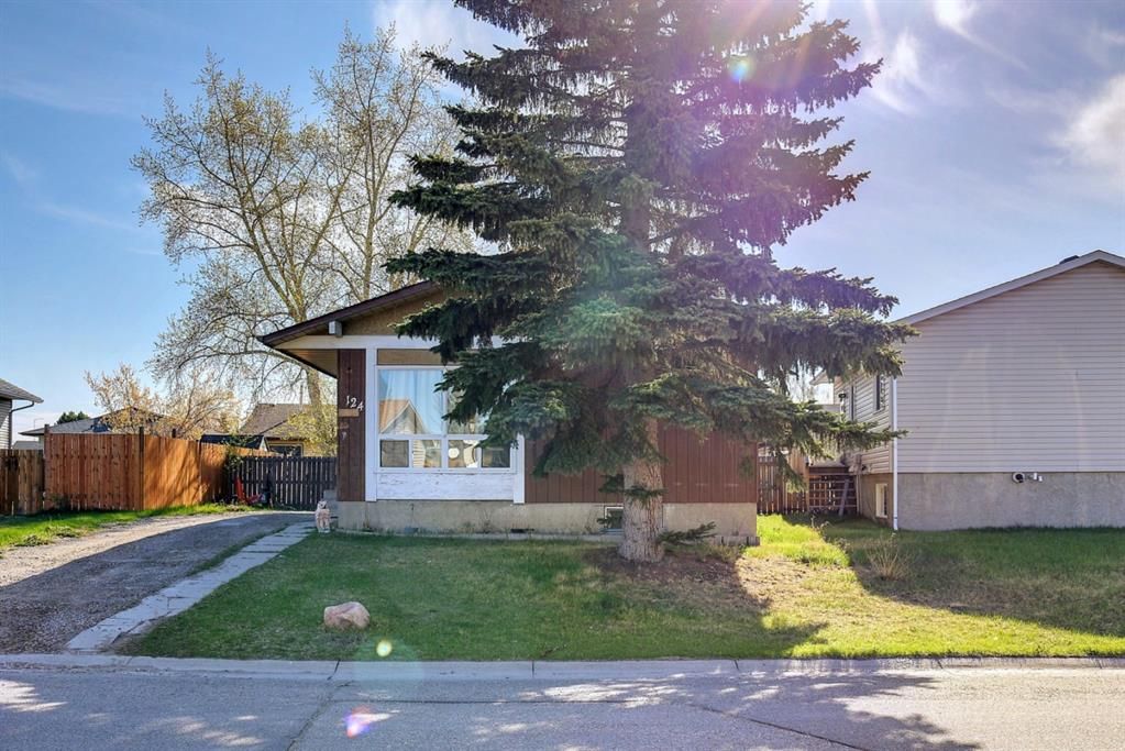 Main Photo: 124 Abingdon Crescent NE in Calgary: Abbeydale Detached for sale : MLS®# A1217184