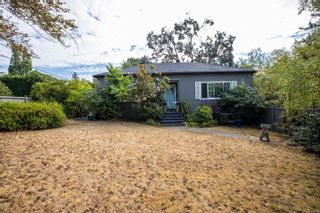 Photo 1: 3335 Maplewood Rd in Saanich: SE Maplewood House for sale (Saanich East)  : MLS®# 884335