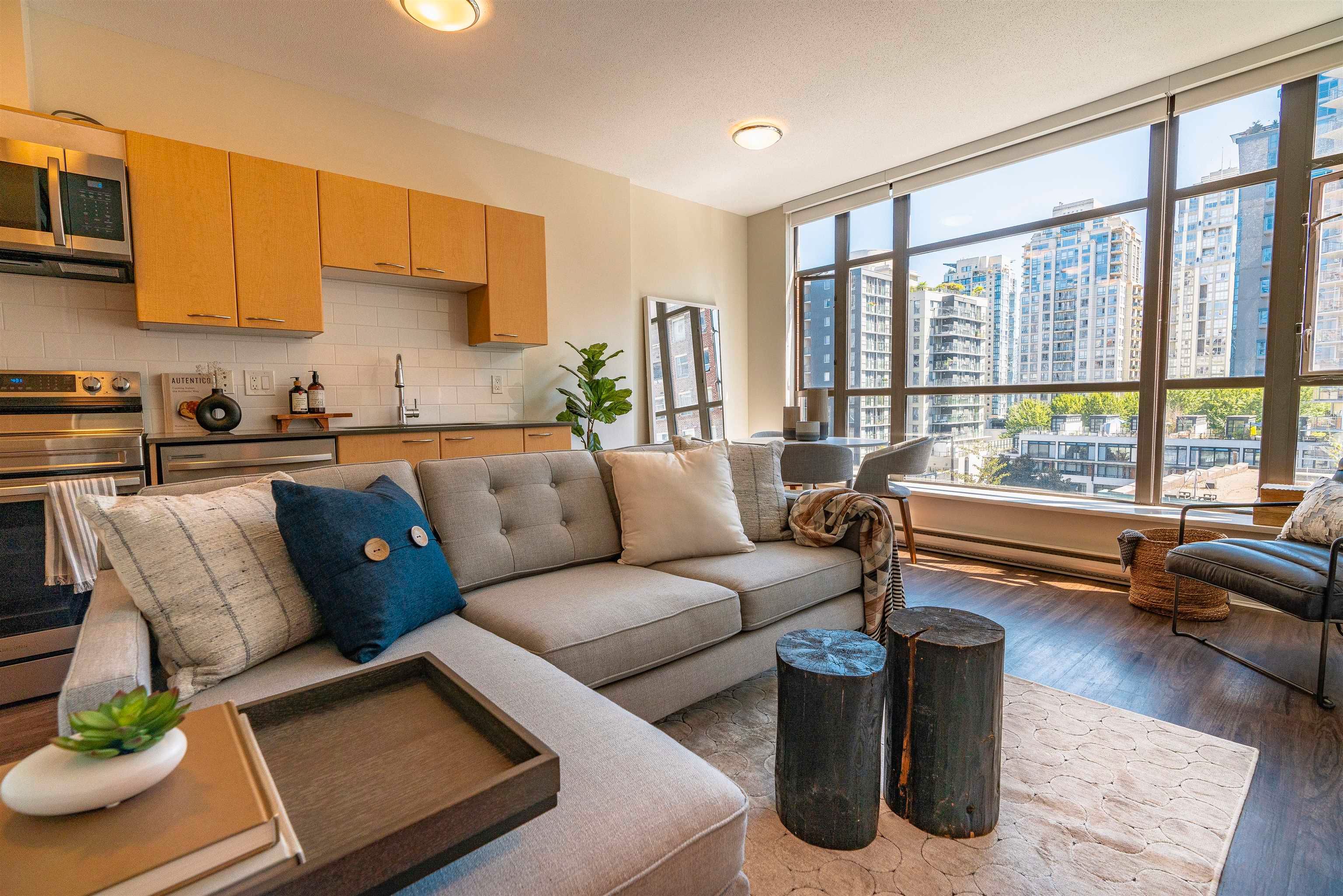 Main Photo: 607 1249 GRANVILLE STREET in Vancouver: Downtown VW Condo for sale (Vancouver West)  : MLS®# R2625490