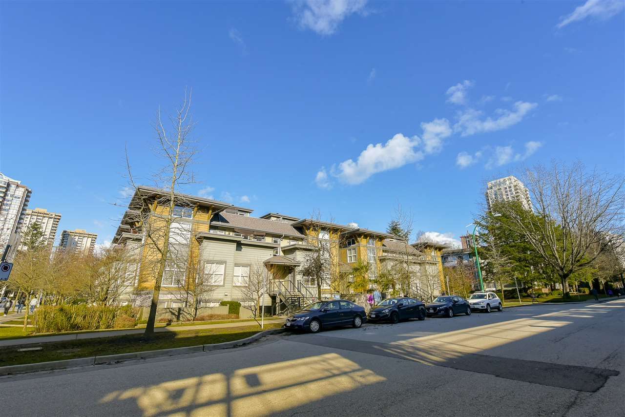 Main Photo: 215 4155 CENTRAL Boulevard in Burnaby: Metrotown Townhouse for sale in "PATTERSON PARK" (Burnaby South)  : MLS®# R2148923
