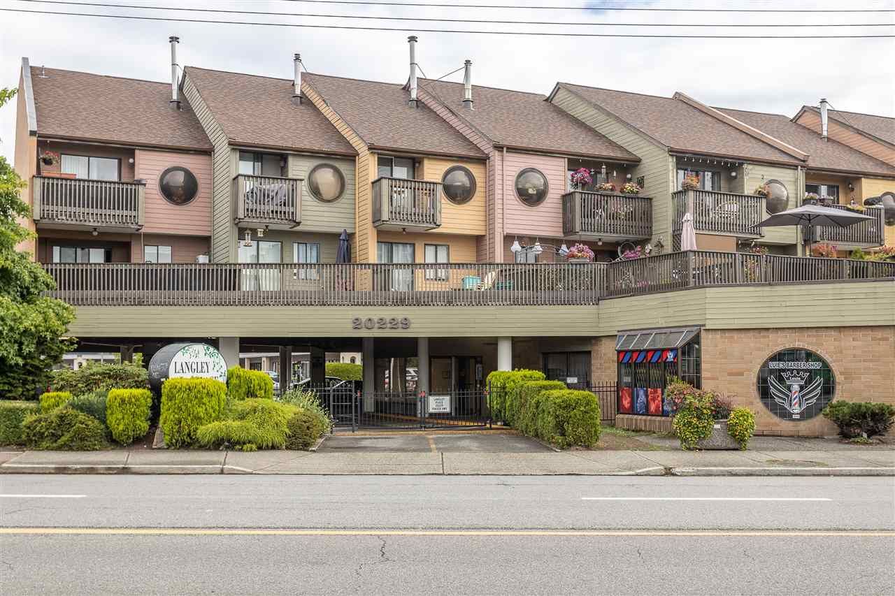 Main Photo: 18 20229 FRASER Highway in Langley: Langley City Condo for sale in "Langley Place" : MLS®# R2489636