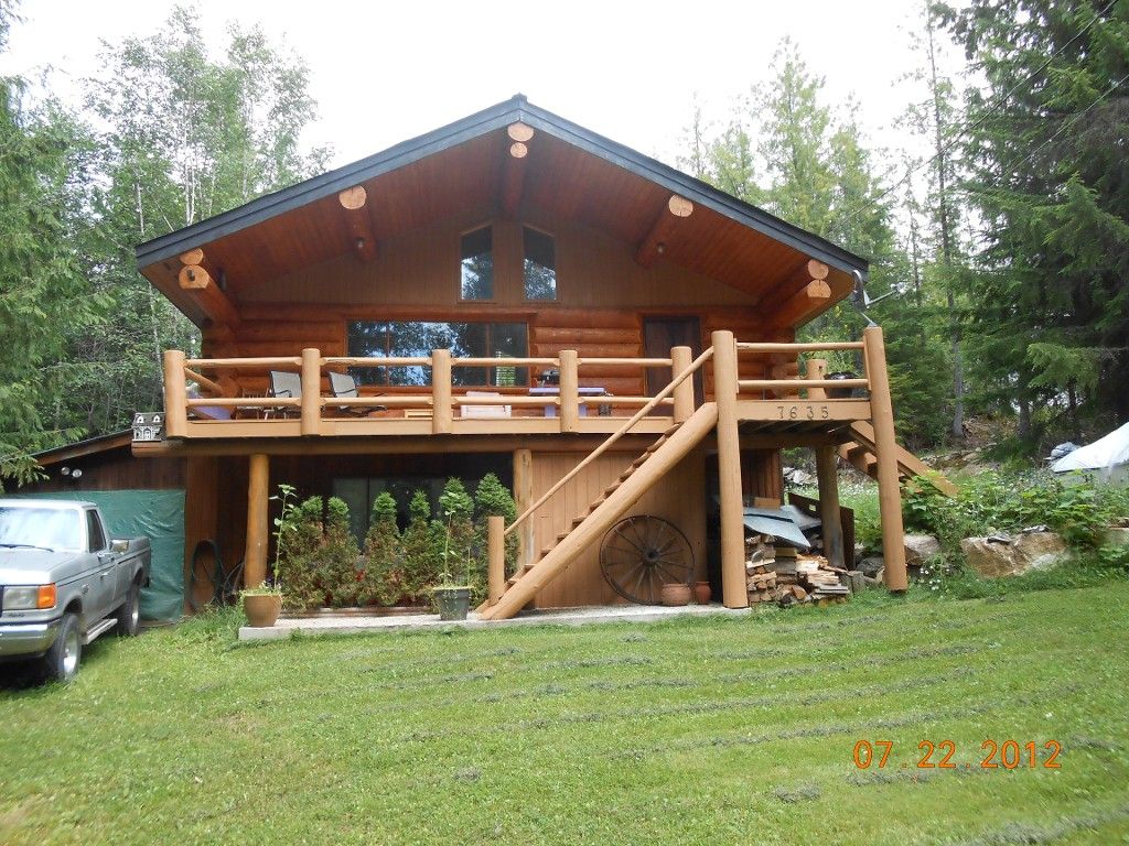 Main Photo: 7635 Mountain Drive in Anglemont: North Shuswap House for sale (Shuswap)  : MLS®# 10051750