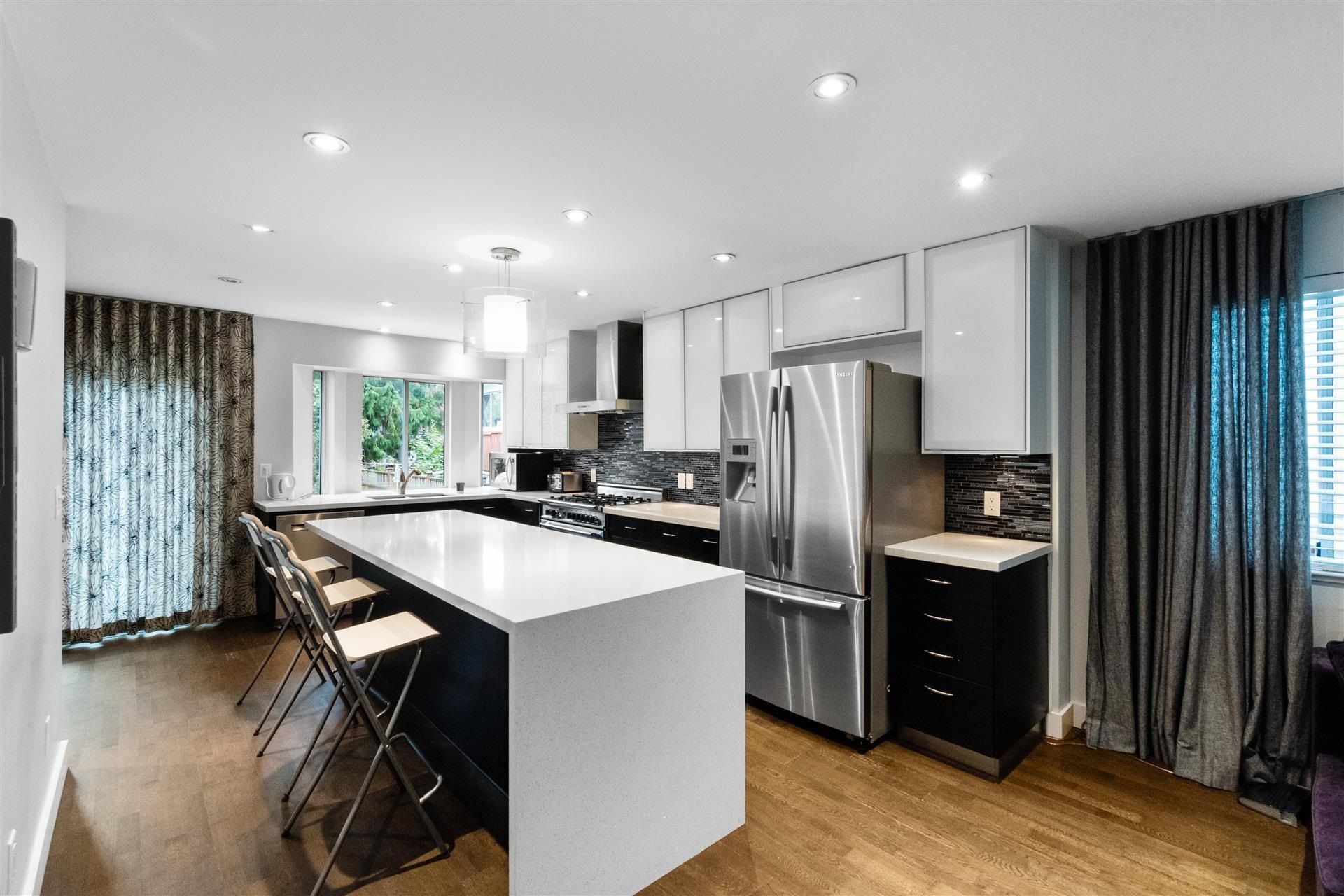 Photo 5: Photos: 5196 ABERDEEN Street in Vancouver: Collingwood VE House for sale (Vancouver East)  : MLS®# R2623398