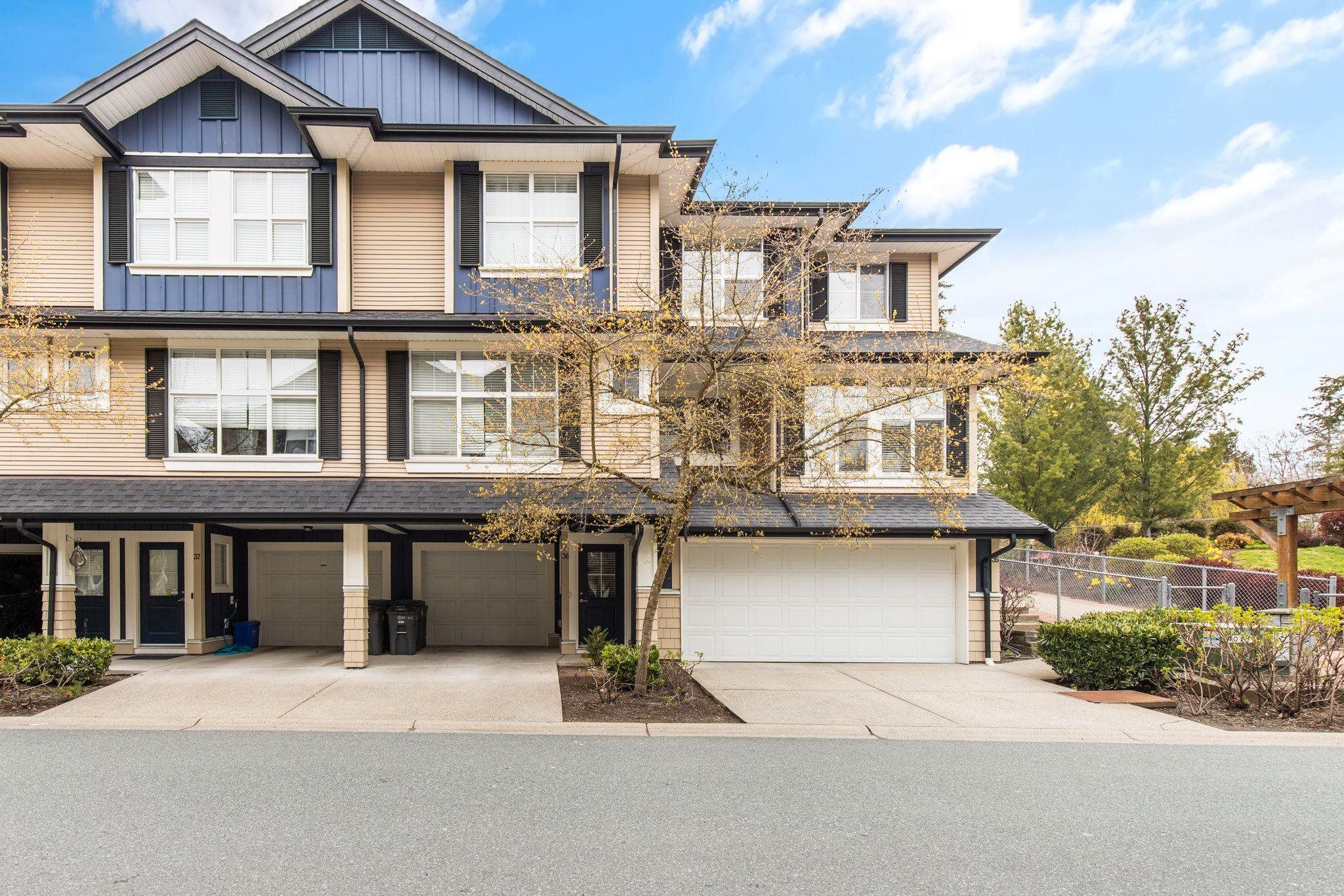 Main Photo: 35 18199 70 Avenue in Surrey: Cloverdale BC Townhouse for sale (Cloverdale)  : MLS®# R2837326