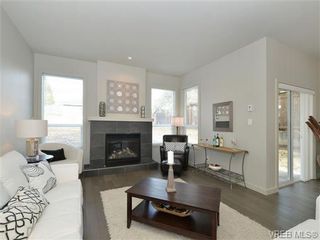 Photo 3: 742 Violet Ave in VICTORIA: SW Marigold Half Duplex for sale (Saanich West)  : MLS®# 692659