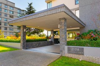 Photo 2: 101 2108 ARGYLE Avenue in West Vancouver: Dundarave Condo for sale in "Navvy Jack West" : MLS®# R2727047