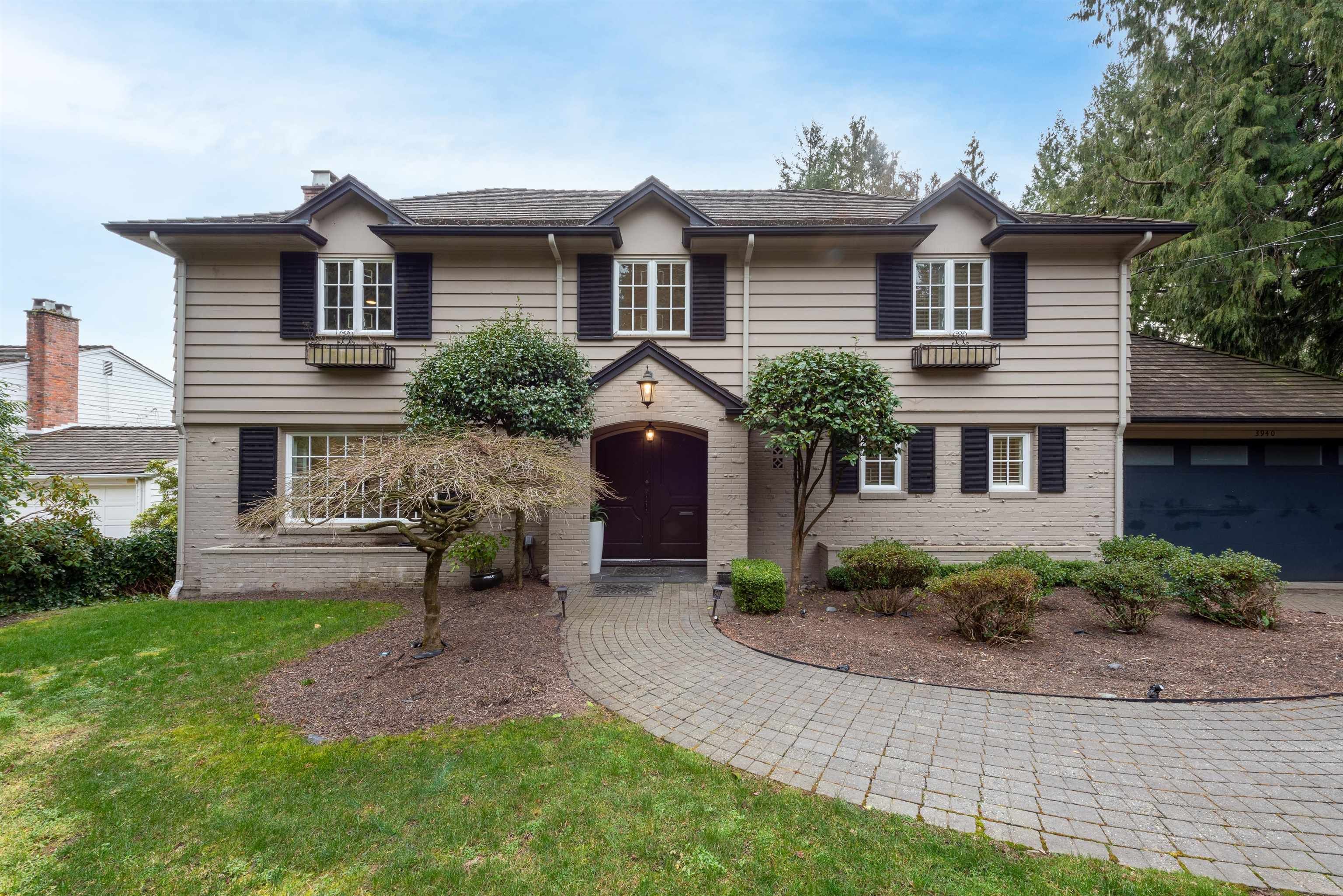 Main Photo: 3940 VIEWRIDGE Place in West Vancouver: Bayridge House for sale : MLS®# R2657464