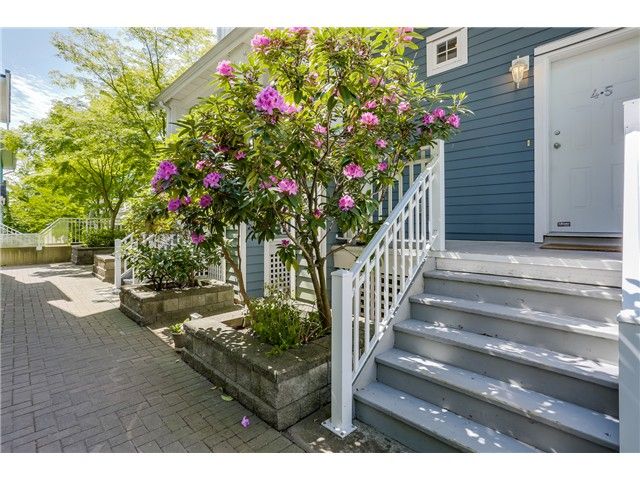 Main Photo: 45 123 Seventh Street in New Westminster: Uptown NW Townhouse for sale : MLS®# V1124444