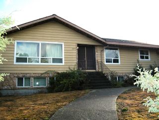 Photo 2: 5854 BURNS Place in Burnaby: Upper Deer Lake House for sale (Burnaby South)  : MLS®# R2734645